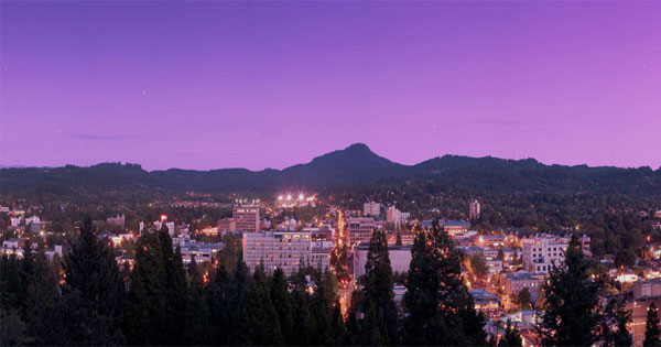 Scenic Eugene Oregon city skyline surrounded by lush green nature